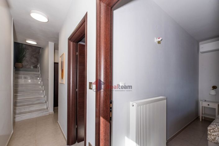 Image No.16-3 Bed Property for sale