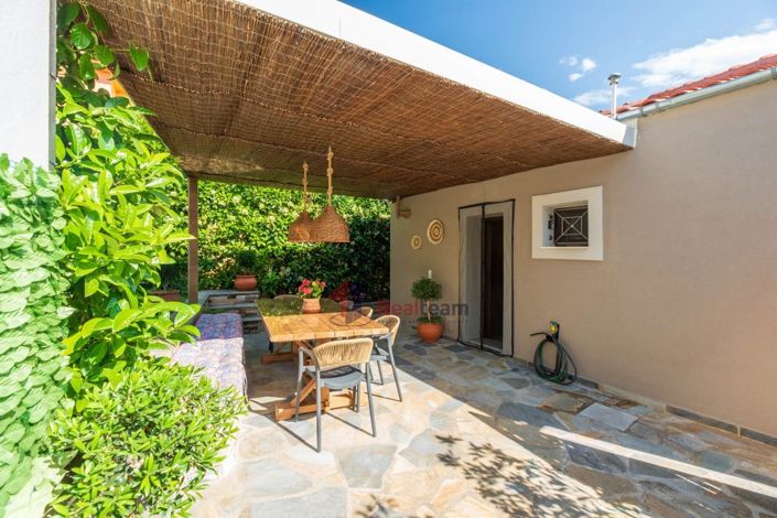 Image No.19-3 Bed Property for sale