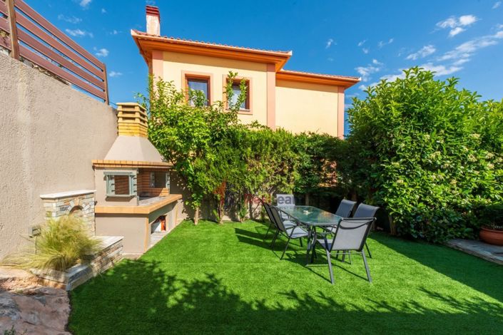 Image No.23-3 Bed Property for sale