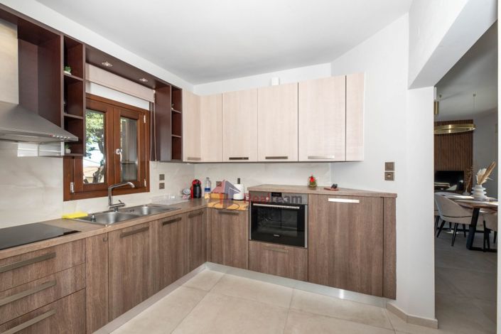 Image No.5-3 Bed Property for sale