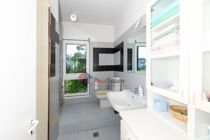 Image No.12-5 Bed Property for sale