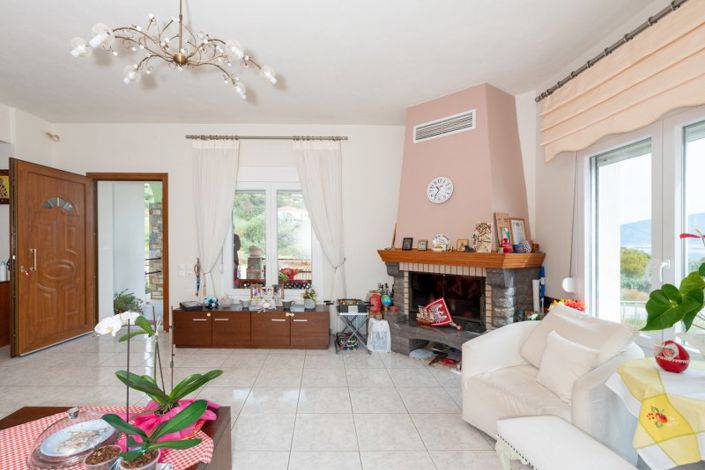 Image No.2-4 Bed Property for sale
