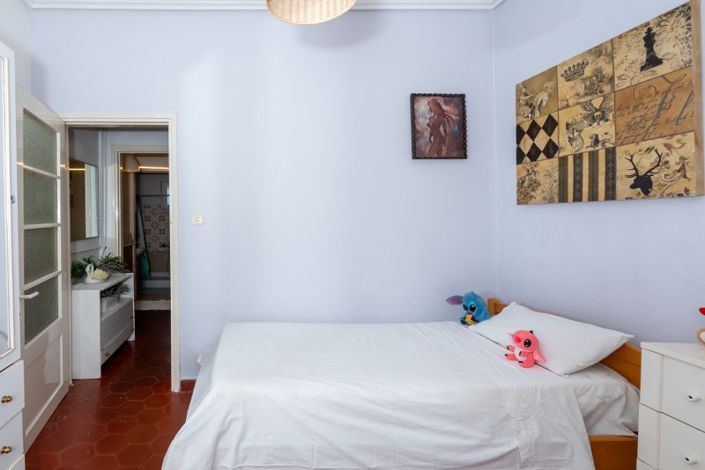 Image No.10-2 Bed Property for sale