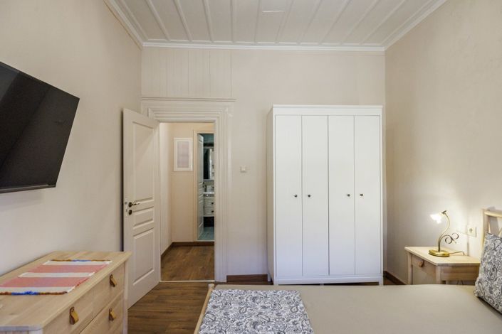 Image No.20-2 Bed Property for sale