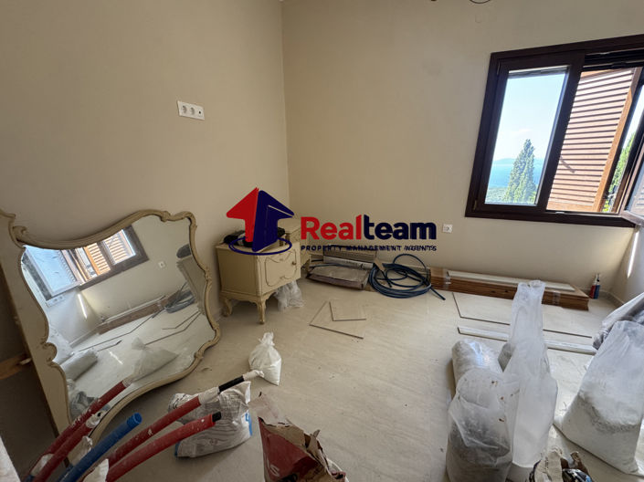 Image No.11-3 Bed Property for sale