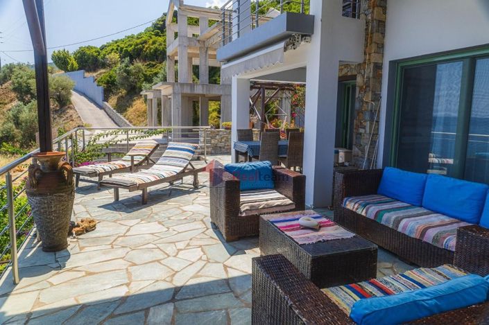 Image No.4-4 Bed Property for sale