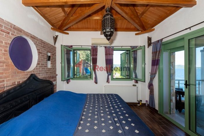 Image No.9-Propriété de 4 chambres à vendre à Alonnisos