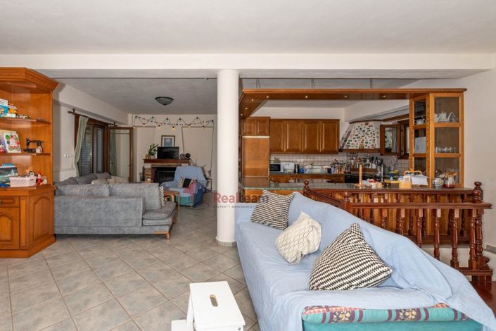 Image No.14-3 Bed Property for sale