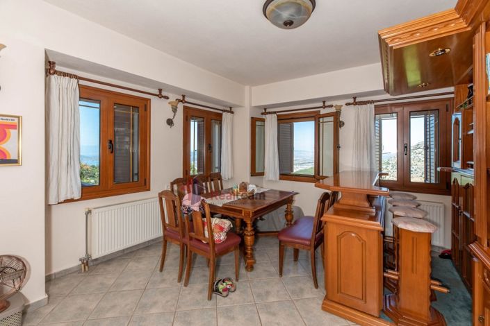Image No.17-3 Bed Property for sale