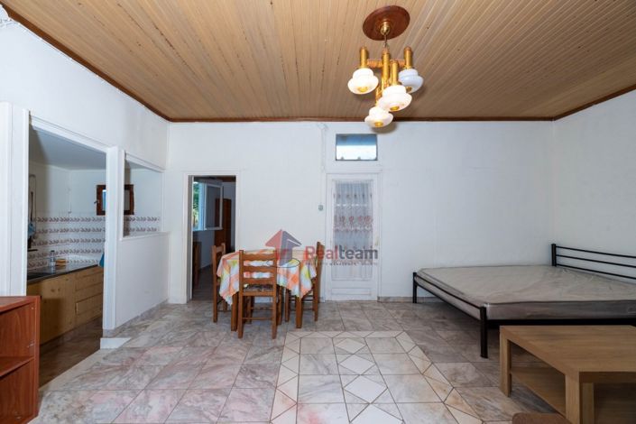Image No.14-3 Bed Property for sale