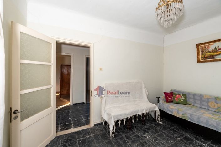 Image No.10-2 Bed Property for sale