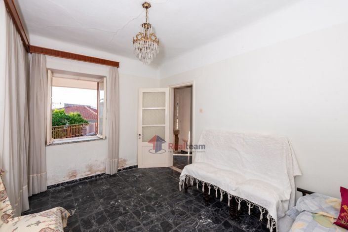 Image No.11-2 Bed Property for sale