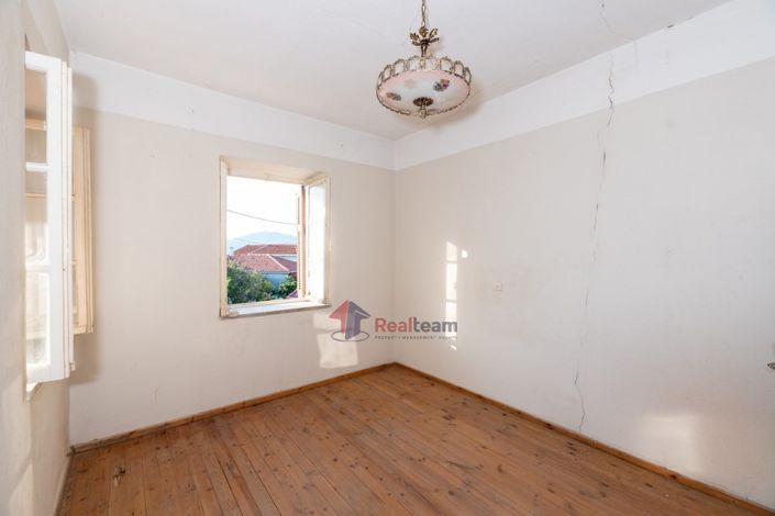 Image No.13-2 Bed Property for sale