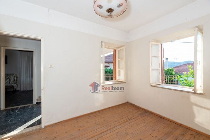Image No.14-2 Bed Property for sale
