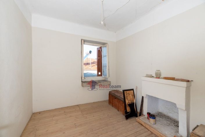 Image No.17-2 Bed Property for sale