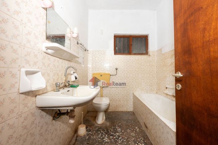 Image No.10-3 Bed Property for sale