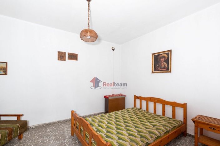 Image No.12-3 Bed Property for sale