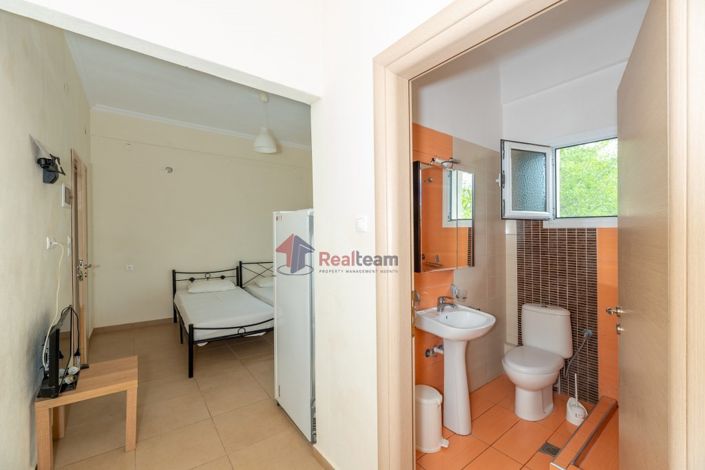 Image No.12-6 Bed Property for sale