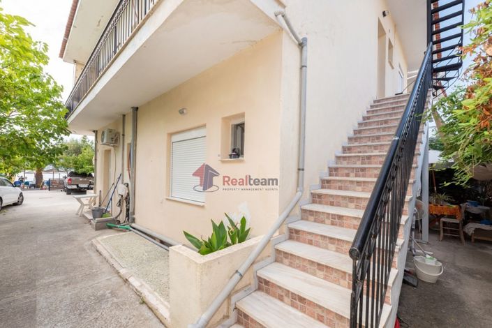 Image No.27-6 Bed Property for sale