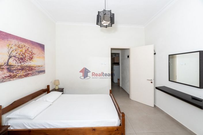 Image No.8-6 Bed Property for sale