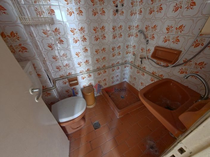 Image No.12-3 Bed Property for sale