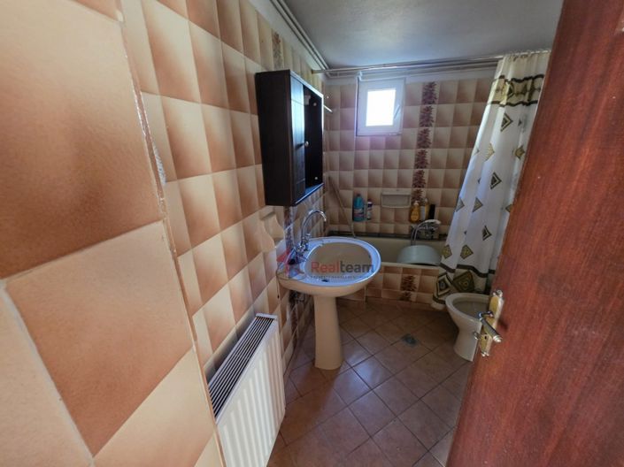 Image No.27-3 Bed Property for sale