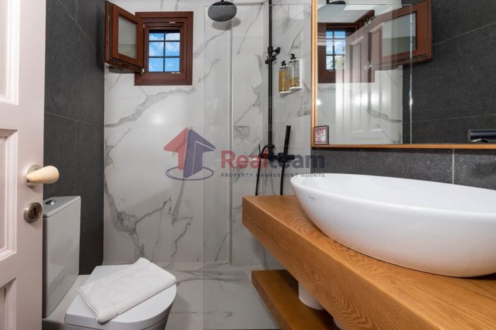 Image No.17-2 Bed Villa for sale