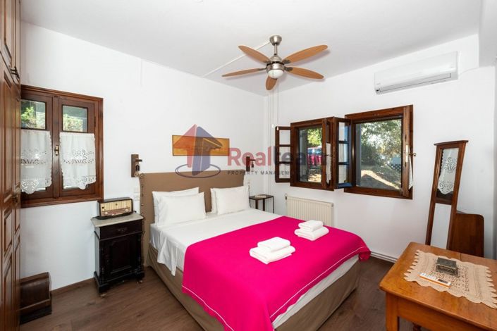 Image No.15-14 Bed Property for sale