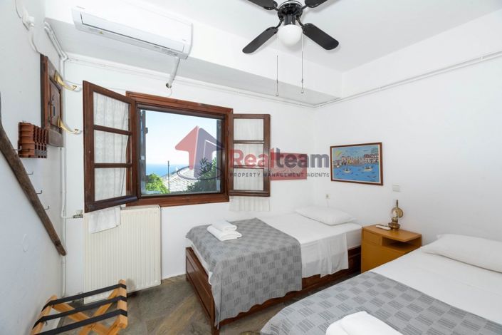 Image No.17-14 Bed Property for sale