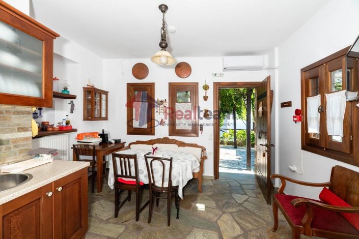 Image No.22-14 Bed Property for sale