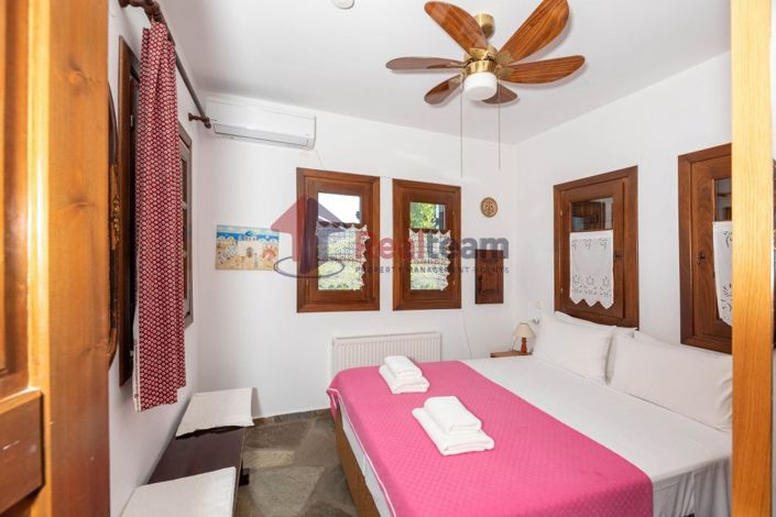 Image No.25-14 Bed Property for sale