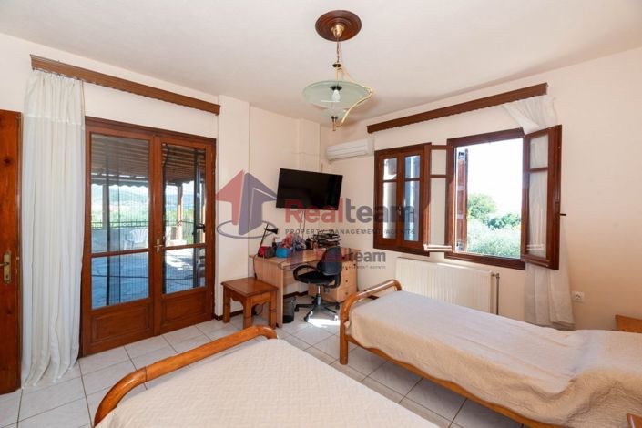 Image No.11-5 Bed Maisonette for sale