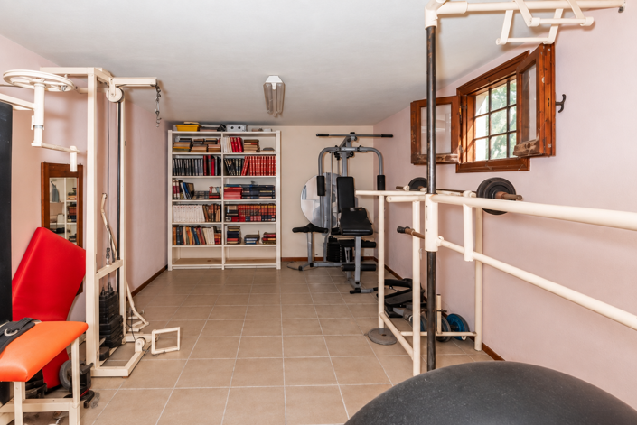 Image No.20-5 Bed Maisonette for sale