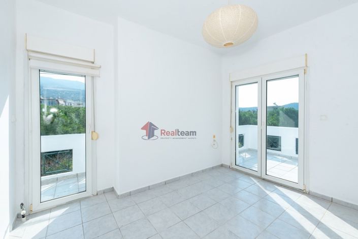 Image No.11-4 Bed Property for sale