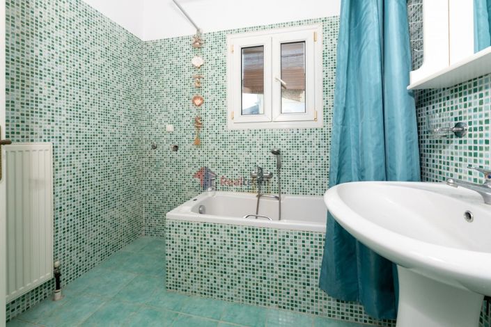 Image No.17-4 Bed Property for sale