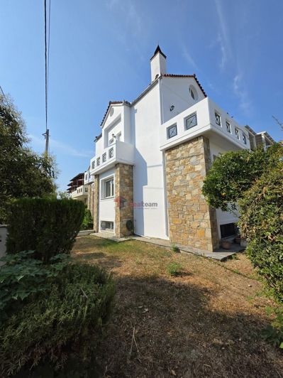 Image No.2-4 Bed Property for sale