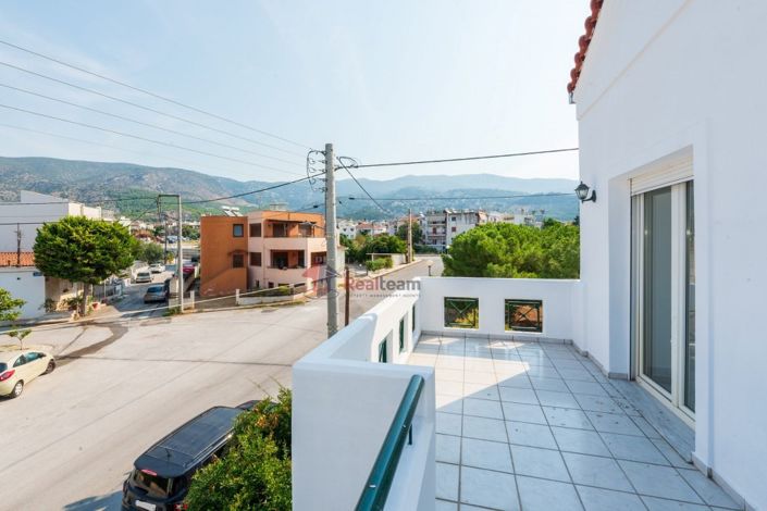 Image No.20-4 Bed Property for sale