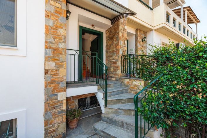 Image No.27-4 Bed Property for sale