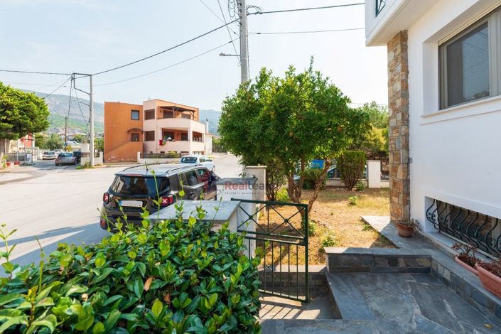 Image No.28-4 Bed Property for sale