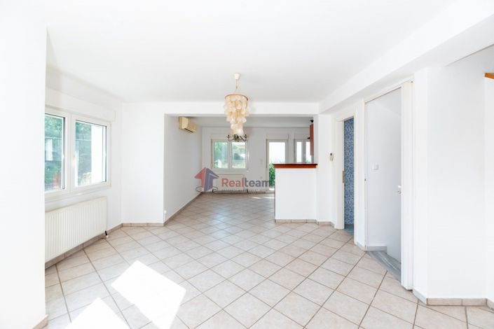 Image No.4-4 Bed Property for sale
