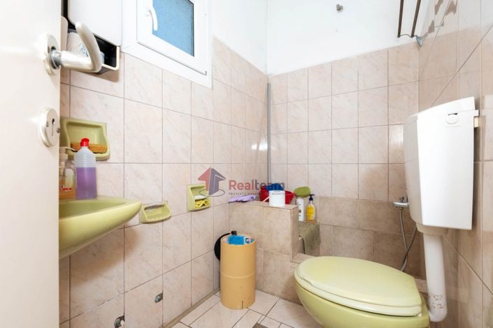 Image No.11-1 Bed Property for sale