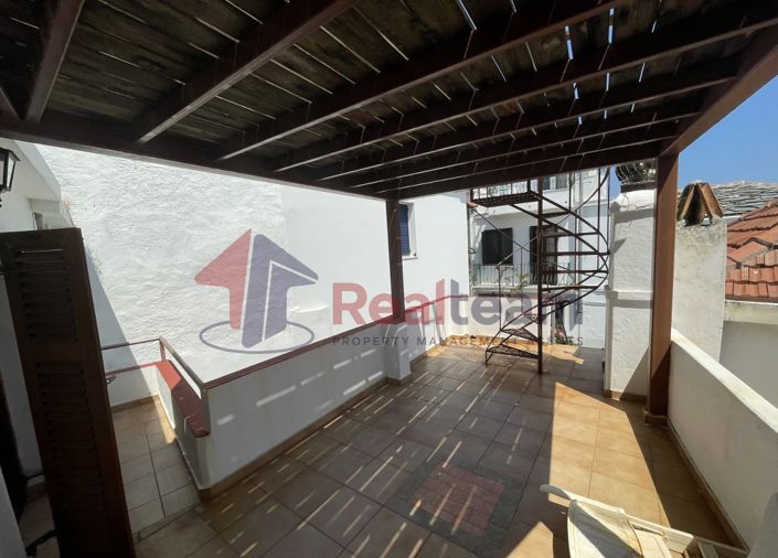 Image No.17-2 Bed Property for sale