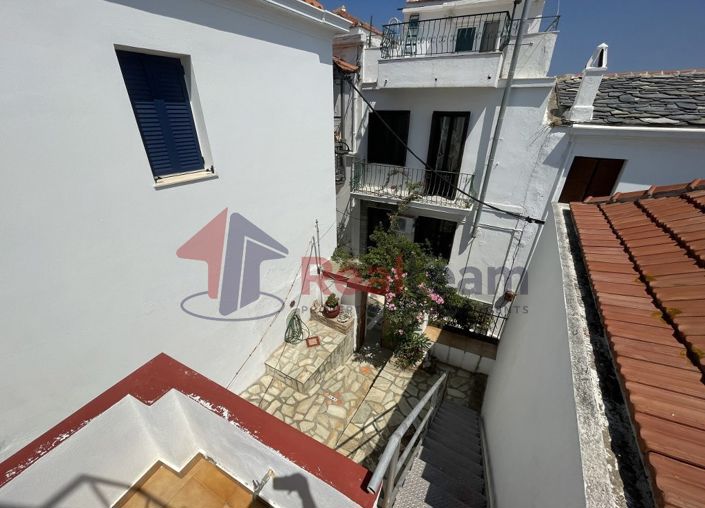 Image No.21-2 Bed Property for sale