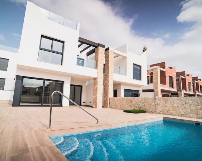 Image No.1-4 Bed Villa for sale