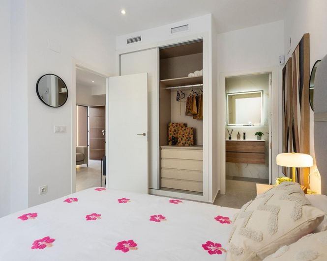 Image No.15-3 Bed Townhouse for sale