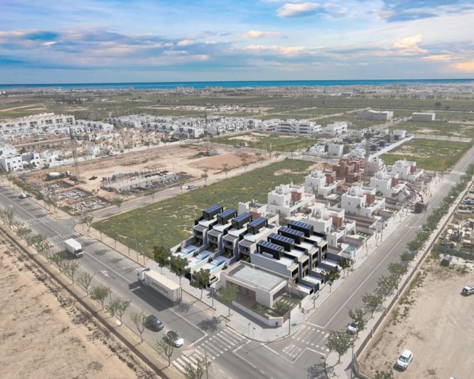 Image No.13-3 Bed Townhouse for sale