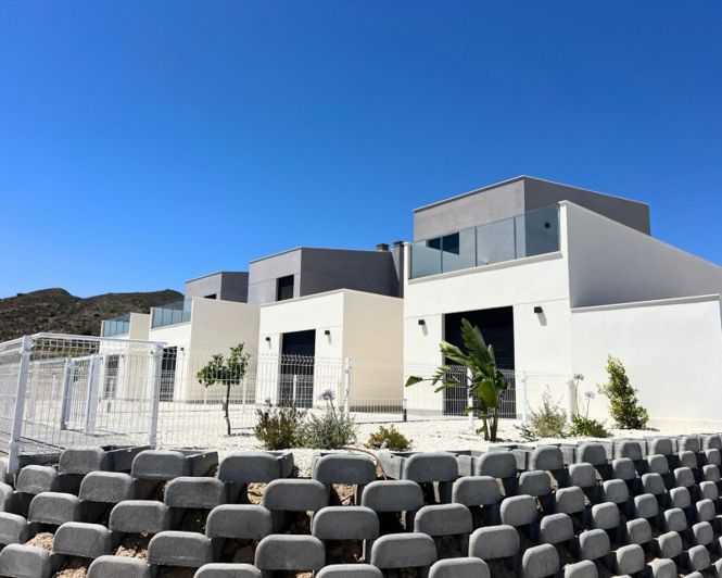 Image No.8-2 Bed Townhouse for sale