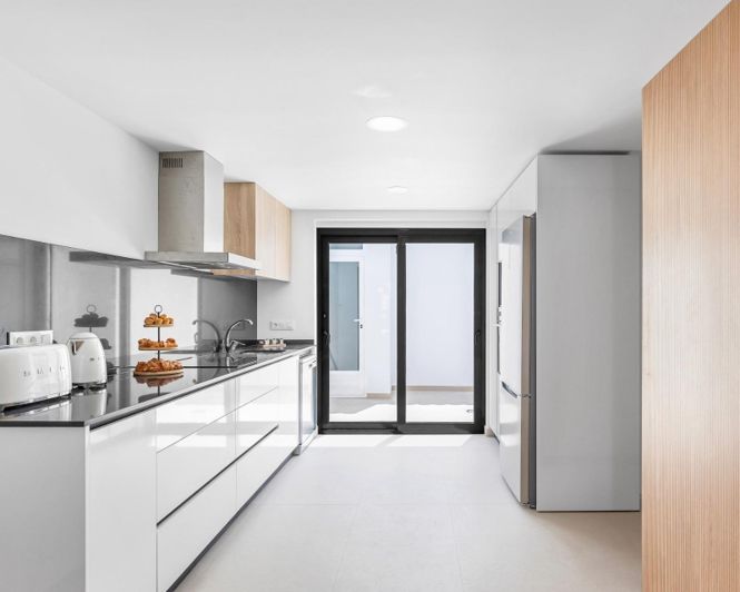 Image No.19-4 Bed Townhouse for sale