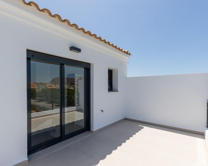 Image No.32-4 Bed Townhouse for sale