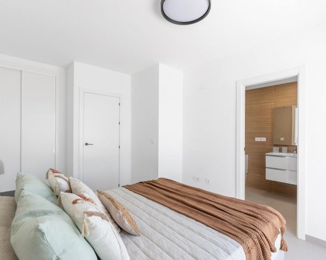 Image No.35-4 Bed Townhouse for sale